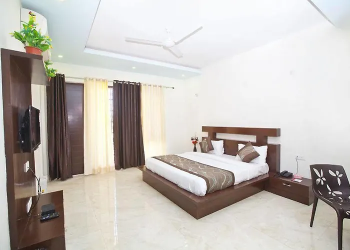 Oyo Rooms Huda City Center Market