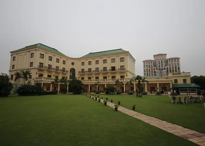 Dlf Club 4