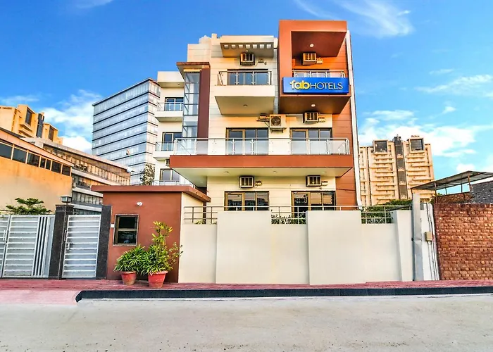 Fabhotel First Star Golf Course Road