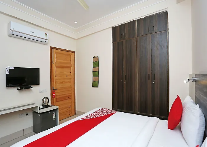 Oyo 14444 Jmk House