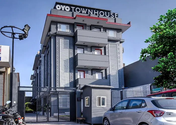 Oyo Townhouse 044 Sector 14 Gurugram