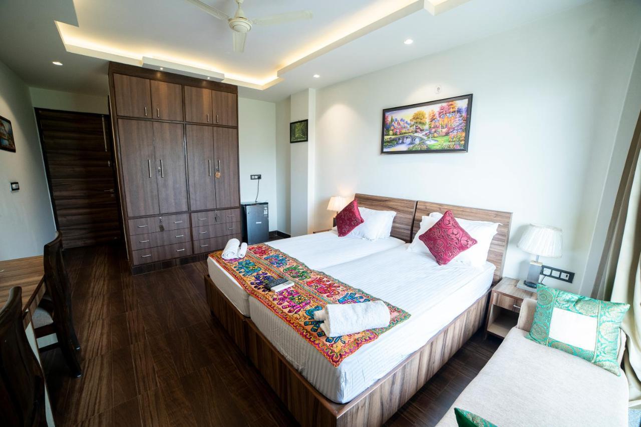 Saavi Golf Course Hotel Gurgaon
