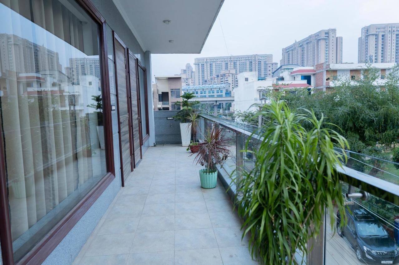 Hotel Saavi Golf Course Gurgaon
