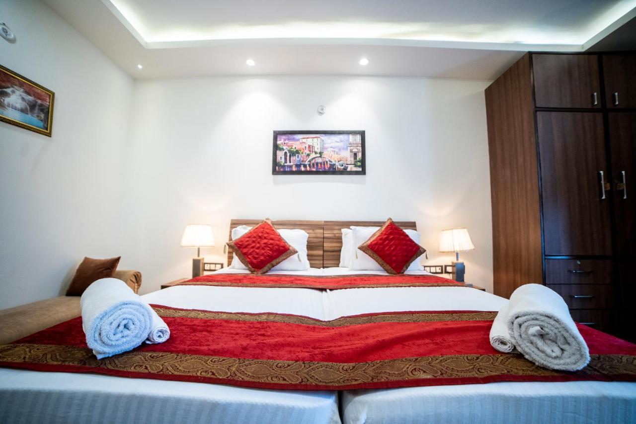 Hotel Saavi Golf Course Gurgaon