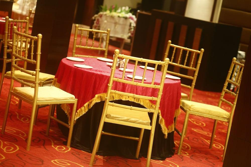 Park Airport Hotel 4*