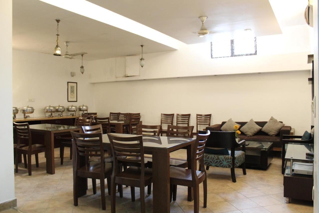Hotel De Luxe Gurgaon