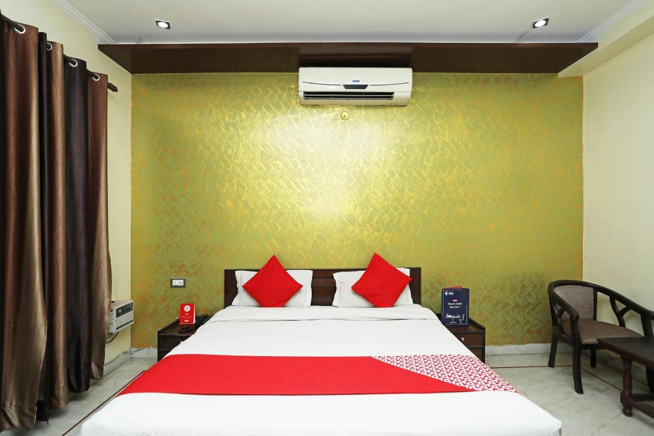 Oyo 15184 Dev Palace Gurgaon