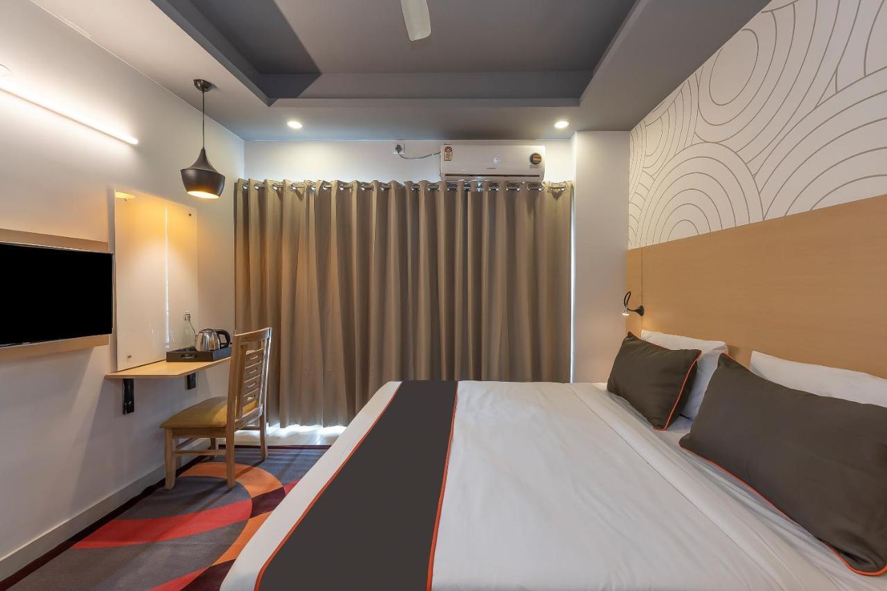 Collection O 162 Vardhman International Hotel