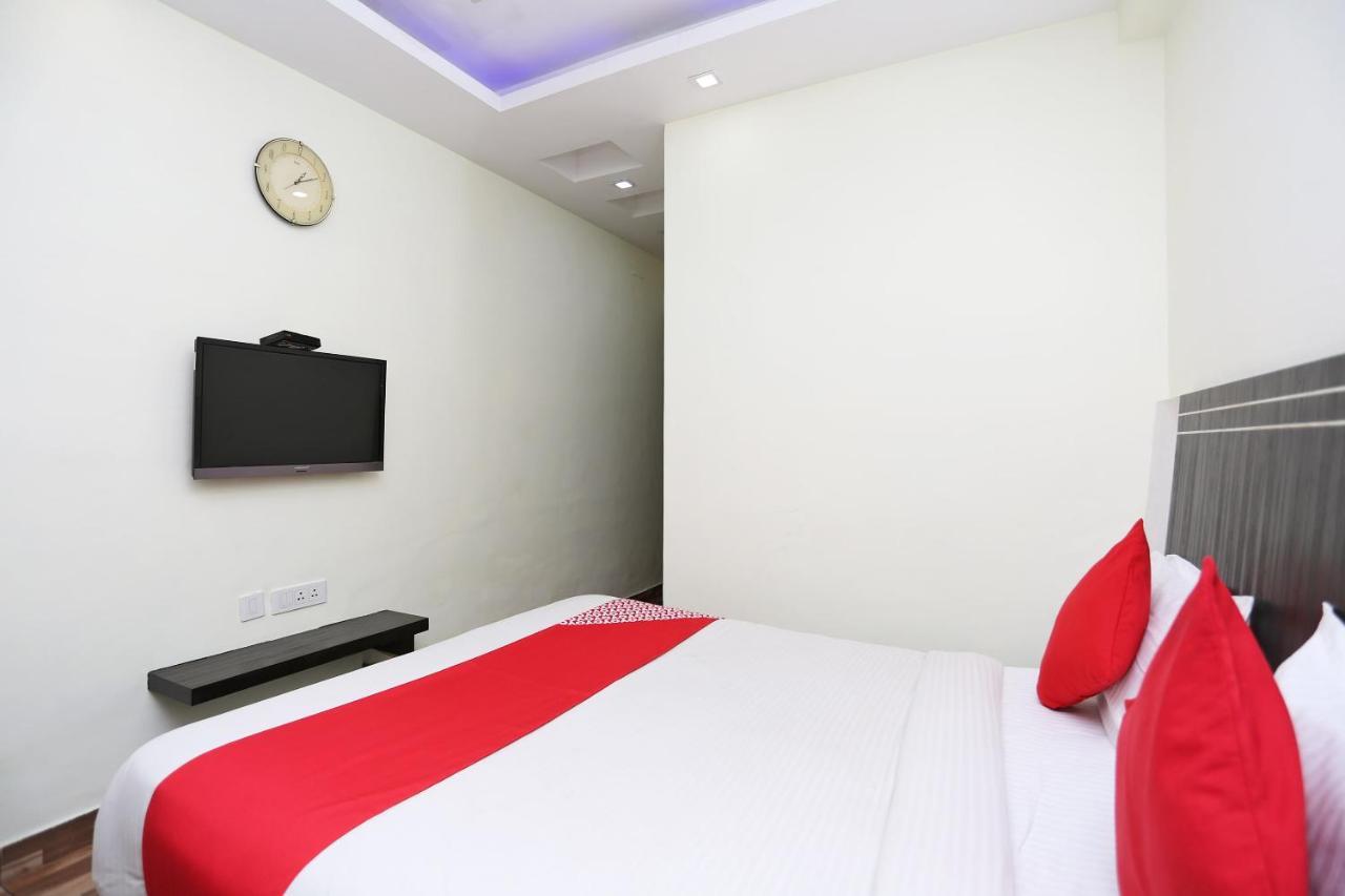 Oyo 16688 Hotel