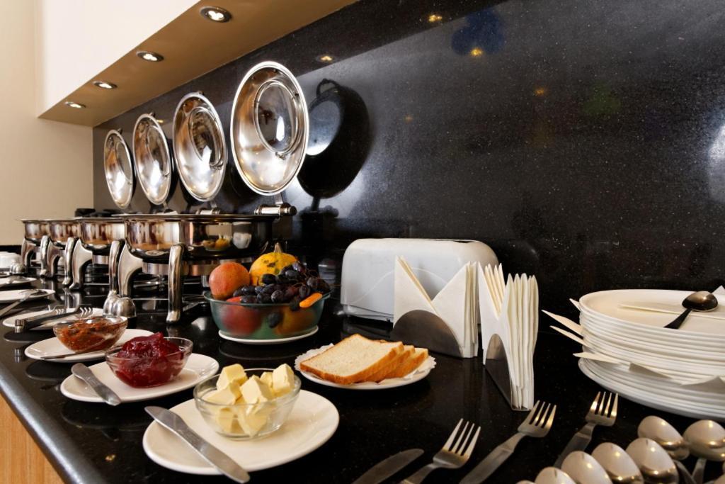 Silver Oak Near Medanta Medicity Hotel 3*