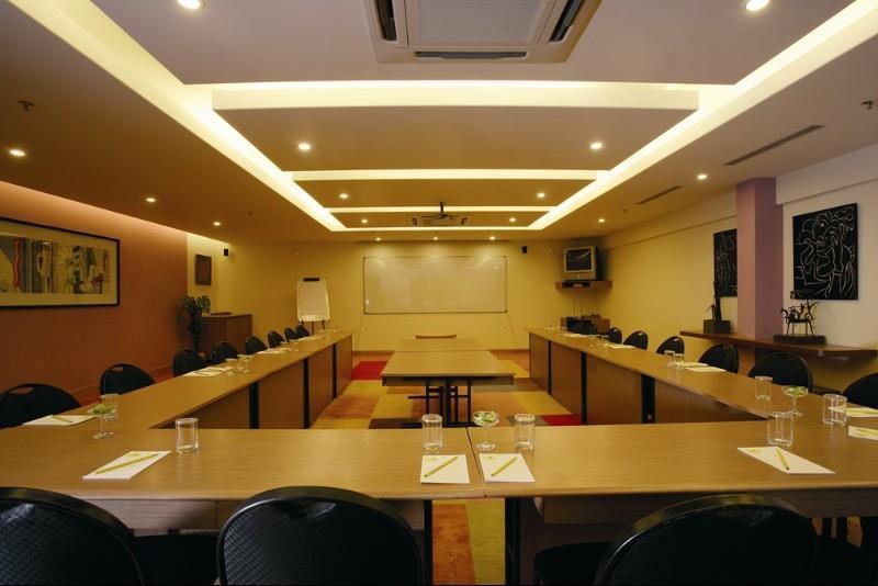 Hotel Lemon Tree Premier Center