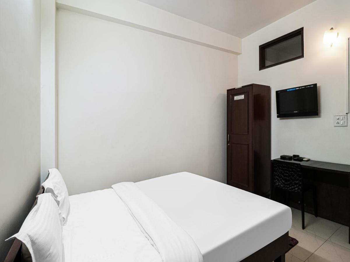 Hotel Capital O 9423 Devine 3*