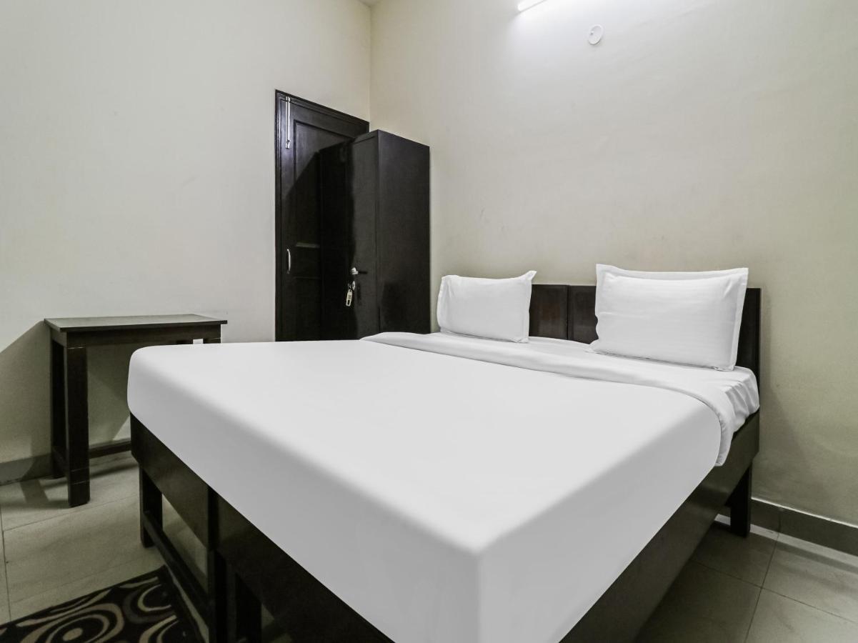 Capital O 9423 Devine Hotel Gurgaon
