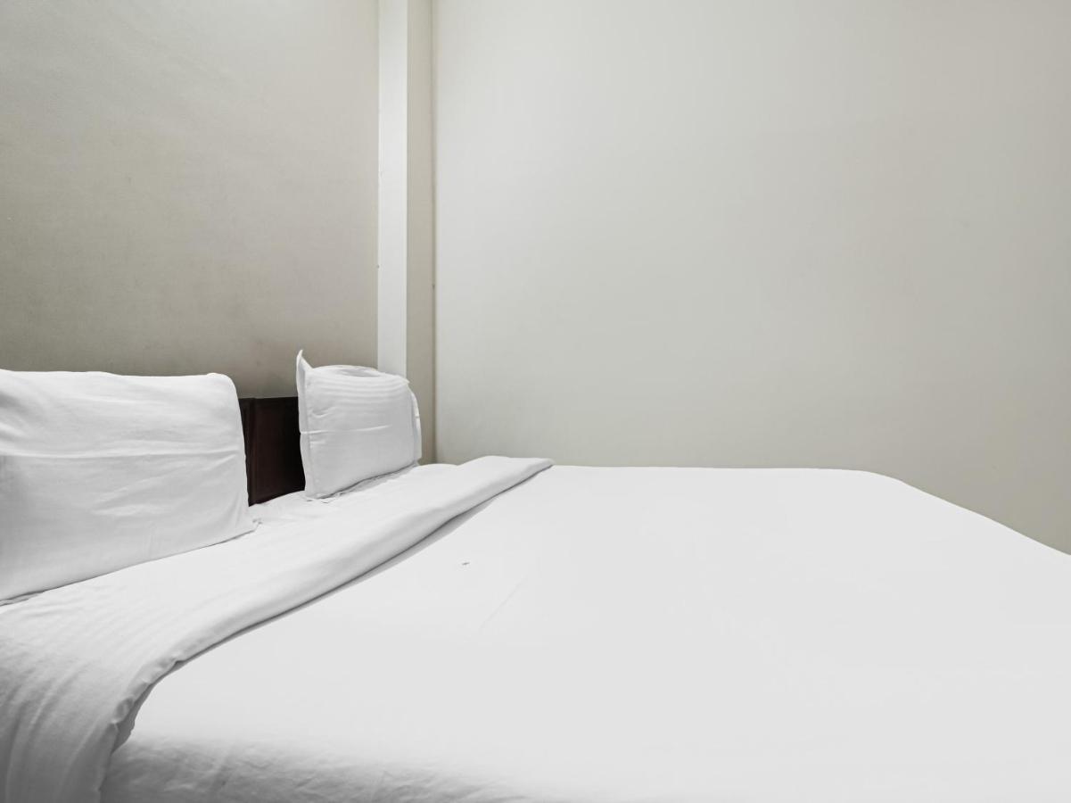 Capital O 9423 Devine Hotel Gurgaon