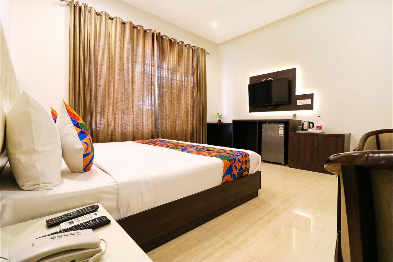 Hotel Fabhotel Oyster Gurgaon