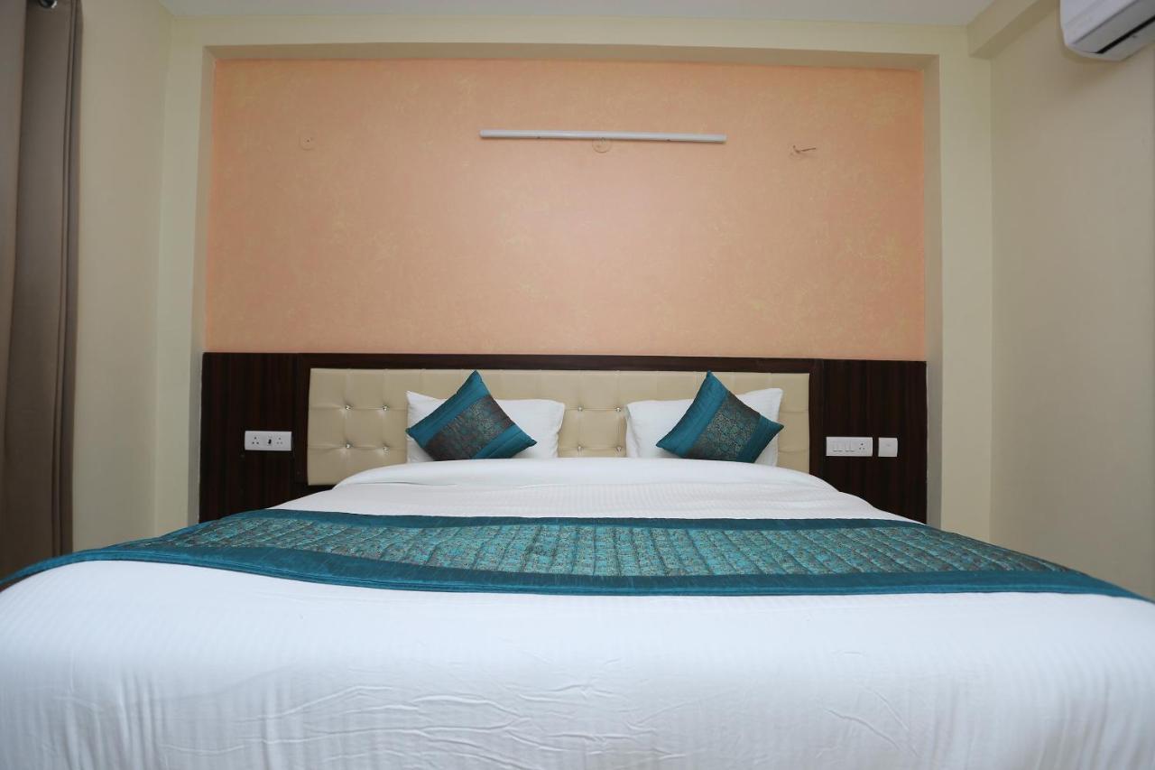 Oyo Flagship 12081 Palm Garden Hotel Gurgaon
