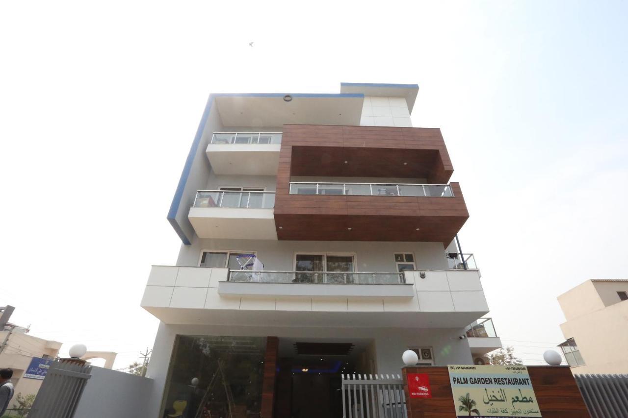 Hotel Oyo Flagship 12081 Palm Garden 3*