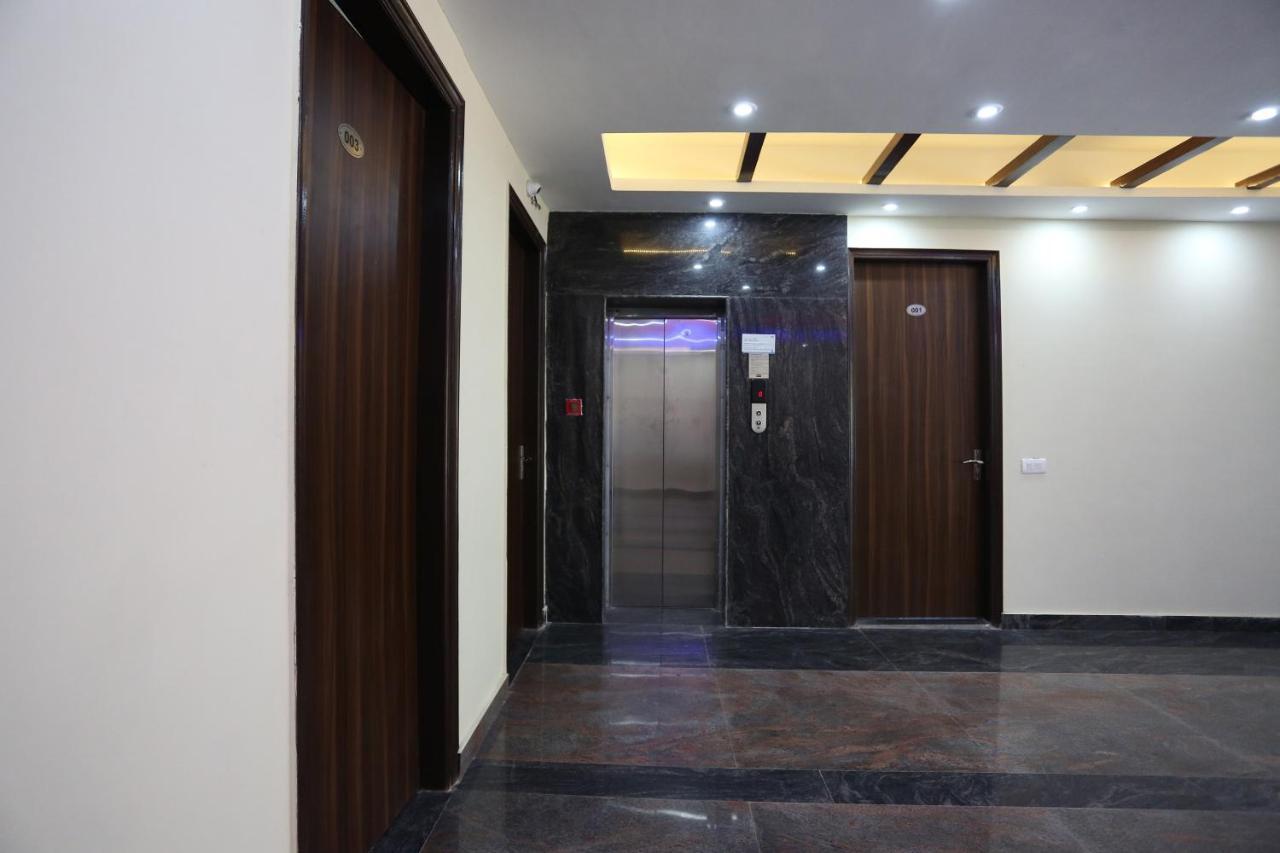 Oyo Flagship 12081 Palm Garden Gurgaon