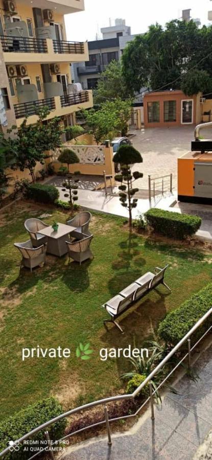 Oyo 74401 Aster Garden Suites