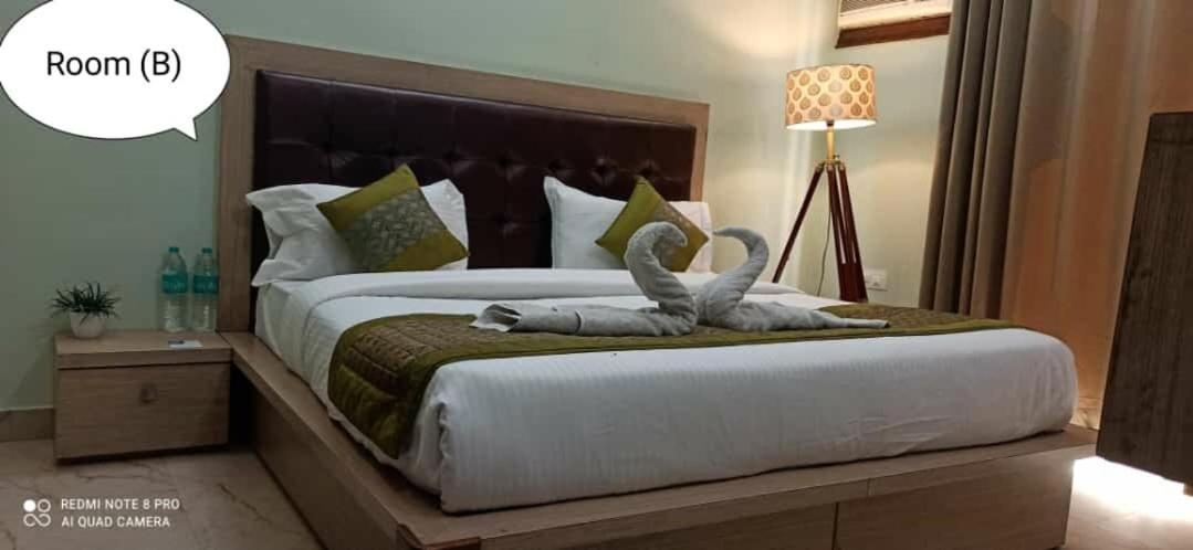 Oyo 74401 Aster Garden Suites Hotel