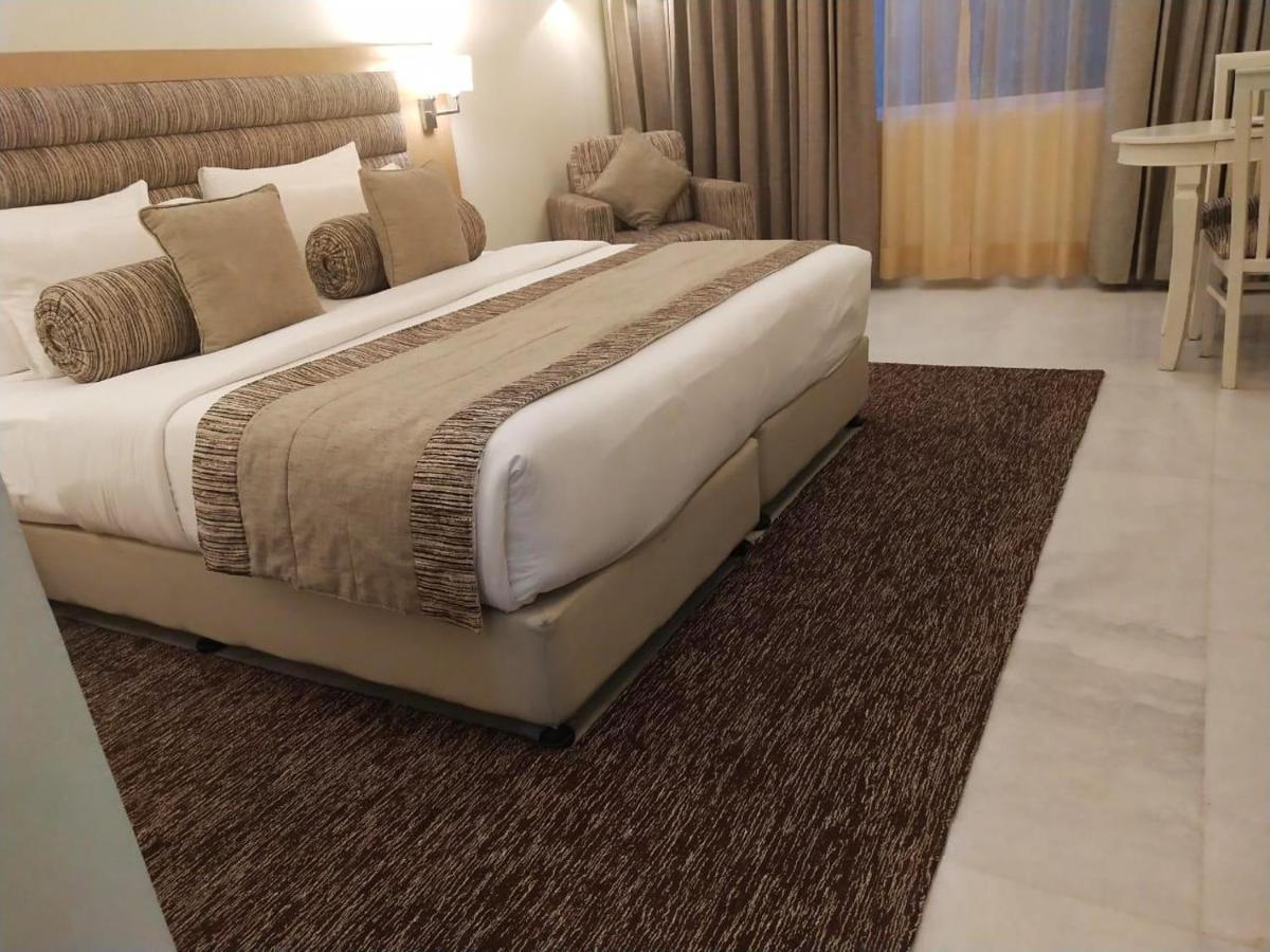 Resort Western Country Club Gurgaon