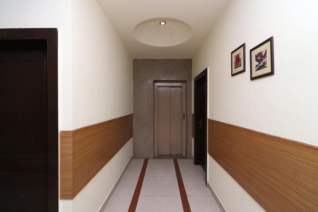 Hotel Oyo 389 Applee 3*