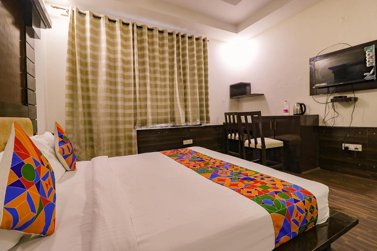 Fabhotel Palm Court