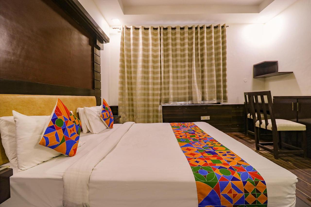 Hotel Fabhotel Palm Court Gurgaon