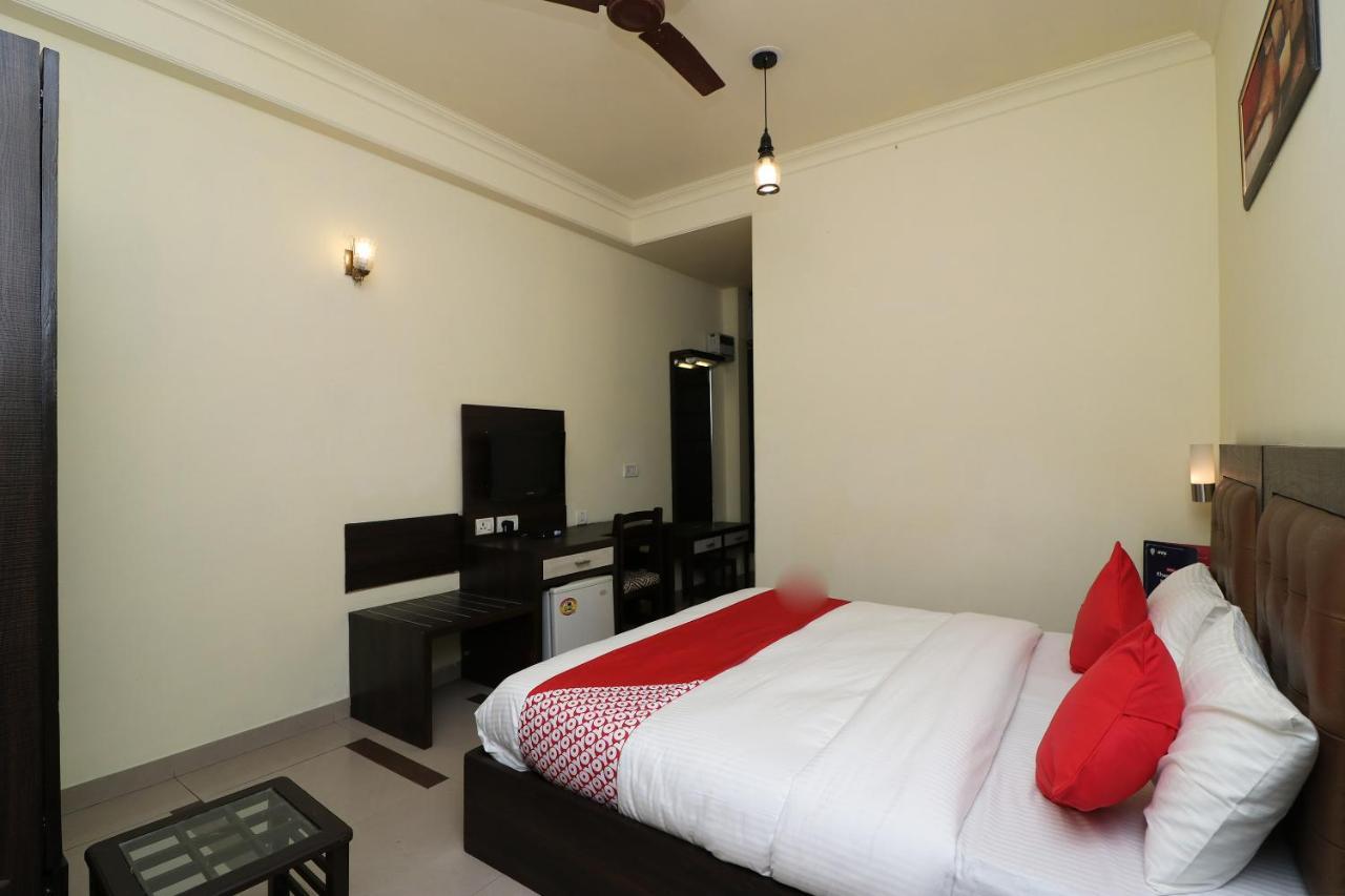 Hotel Oyo 389 Applee
