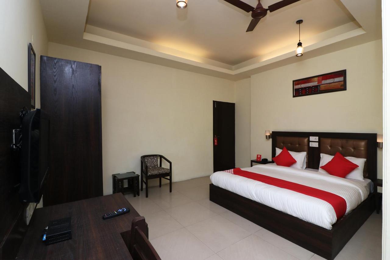 Hotel Oyo 389 Applee 3*