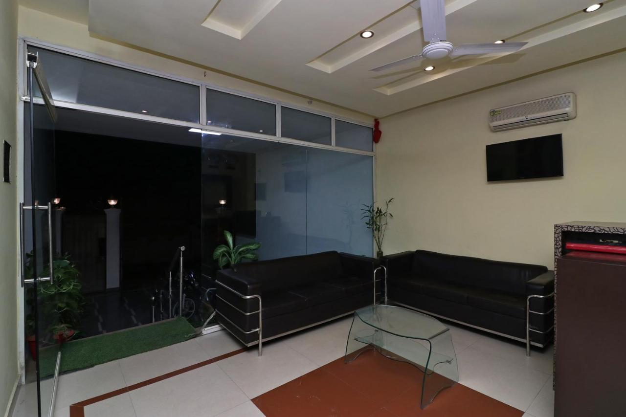 Oyo 389 Applee Hotel