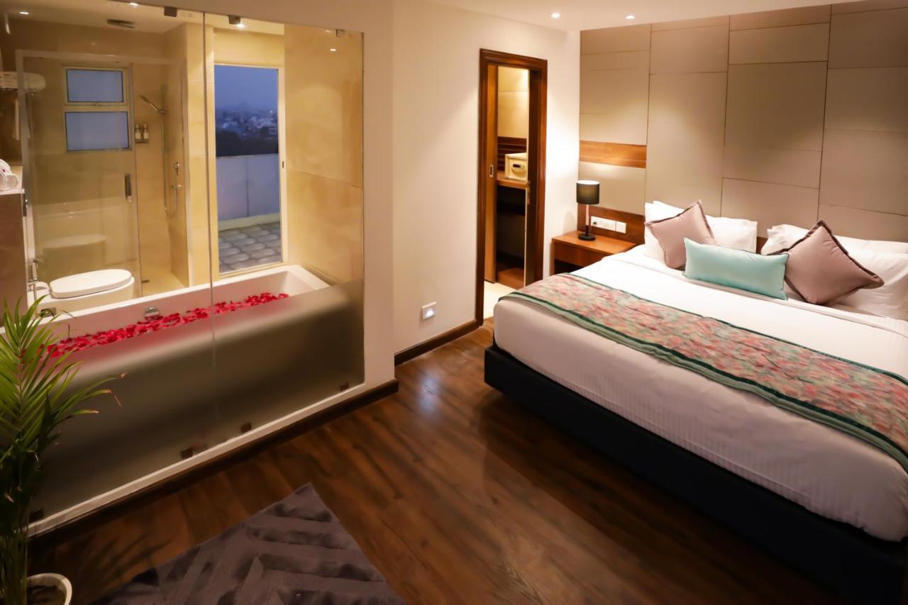 Hotel Regenta Gurugram, Sohna Road, Sector 49 4*