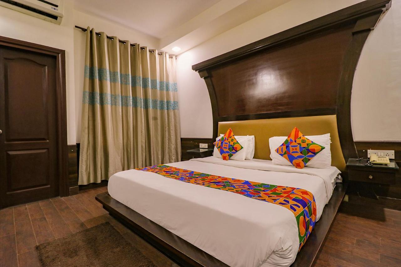 Fabhotel Palm Court