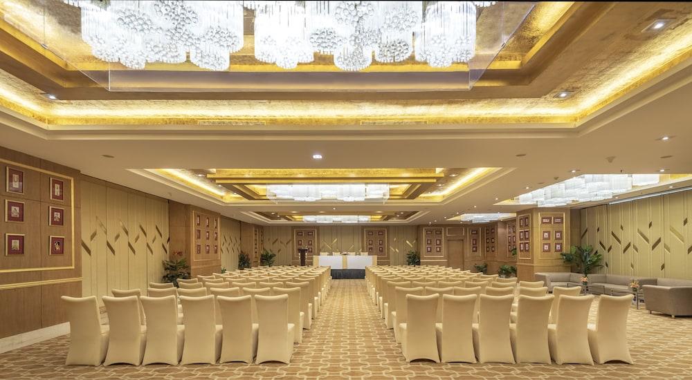 Radisson Gurugram Sohna Road Center Hotel 5*