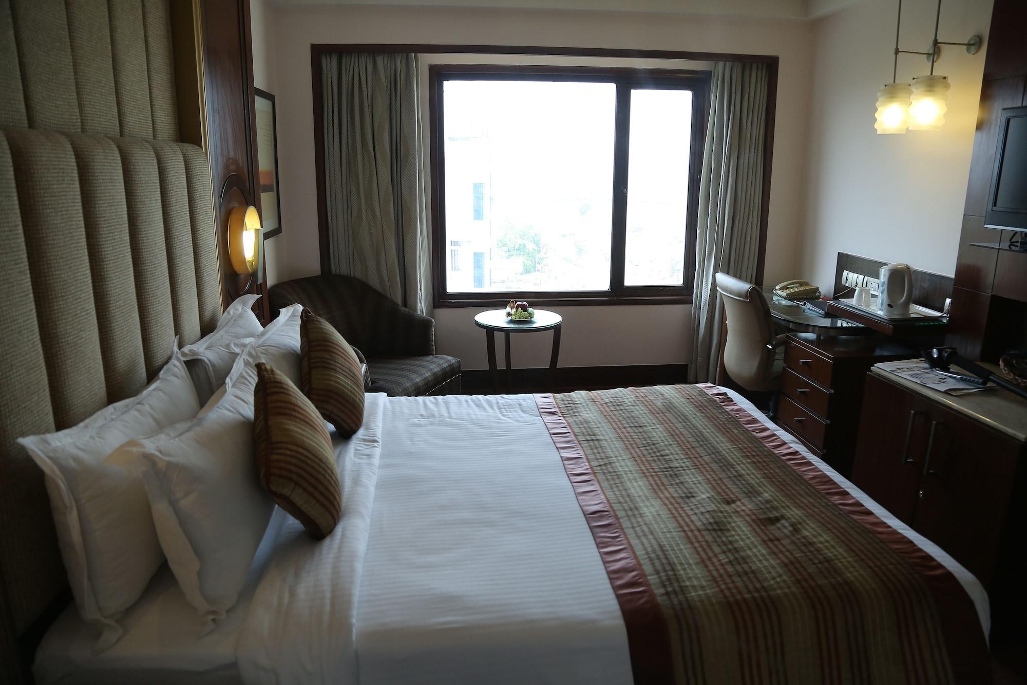 The Acura, Bmk Hotel