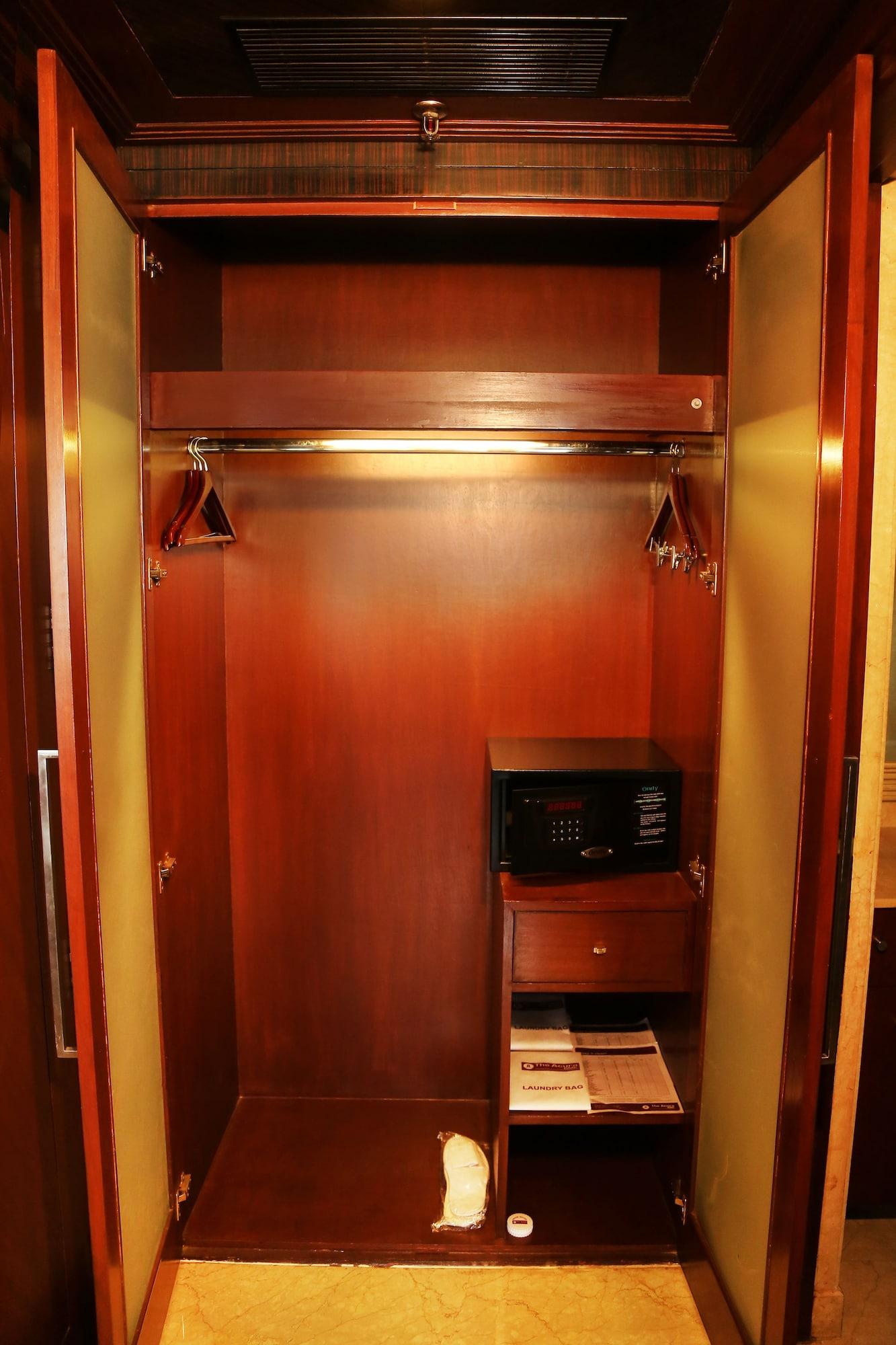 The Acura, Bmk Hotel