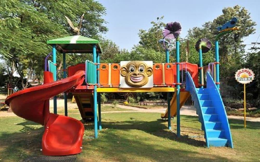 Western Country Club Resort