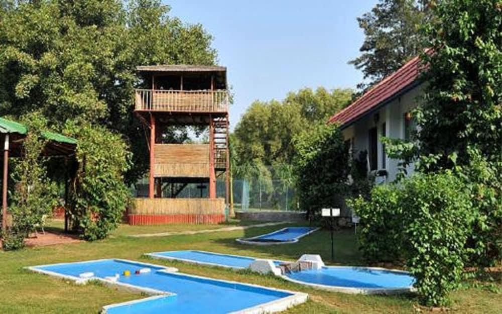 Western Country Club Resort