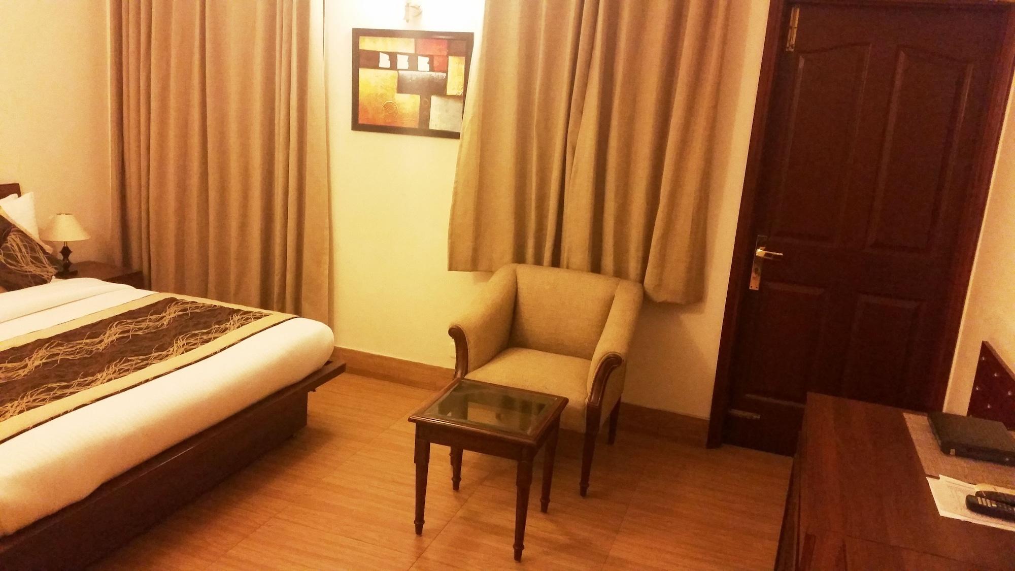 Tavisha Golf Course Mg Road 3*