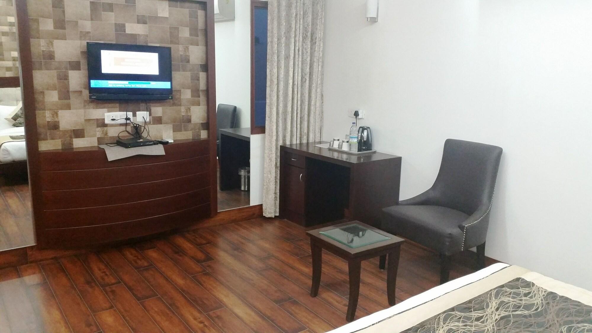 Tavisha Golf Course Mg Road 3*