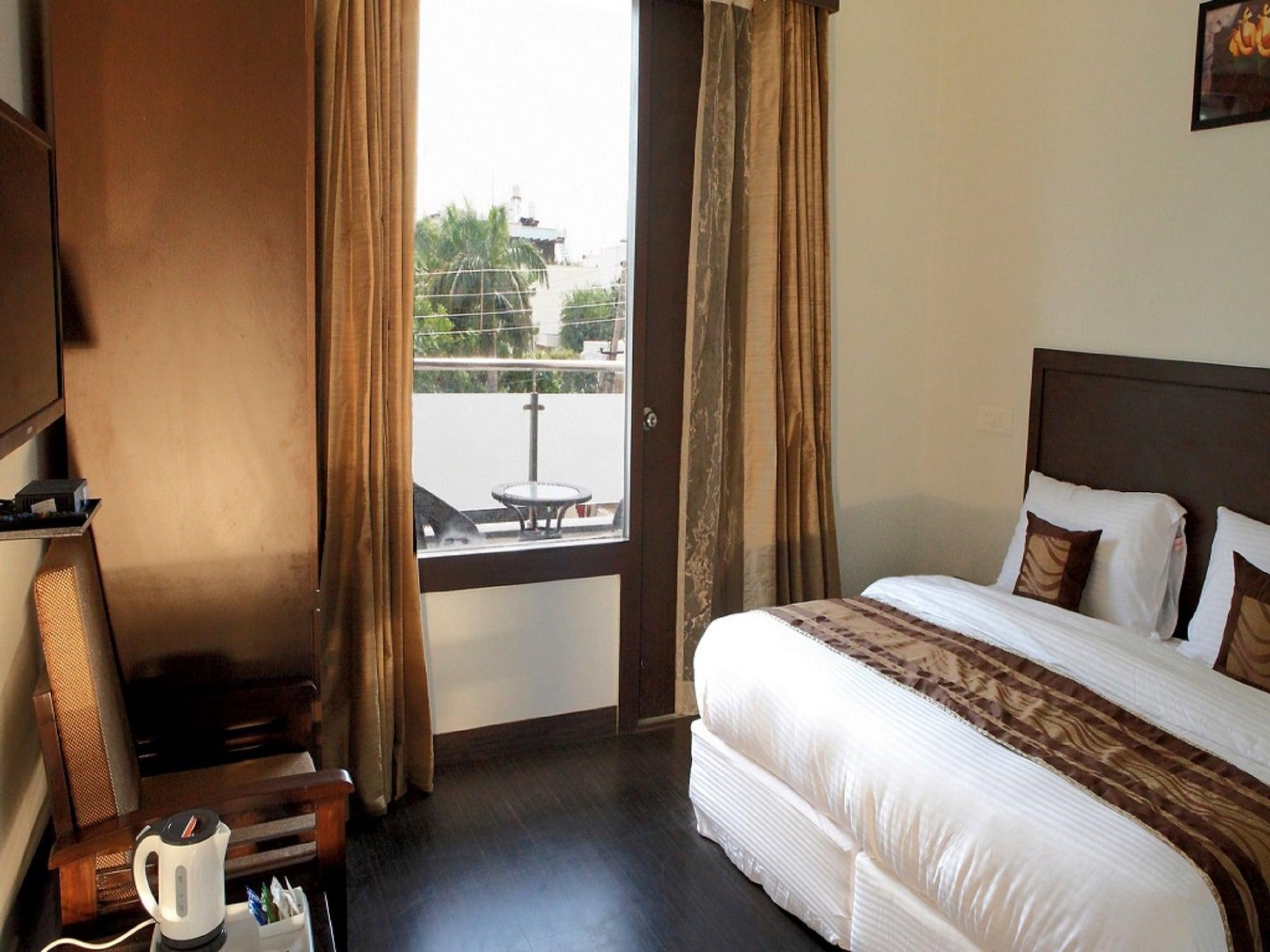 Guest house Hotel Mavens House Artemis Hospital Road 3*