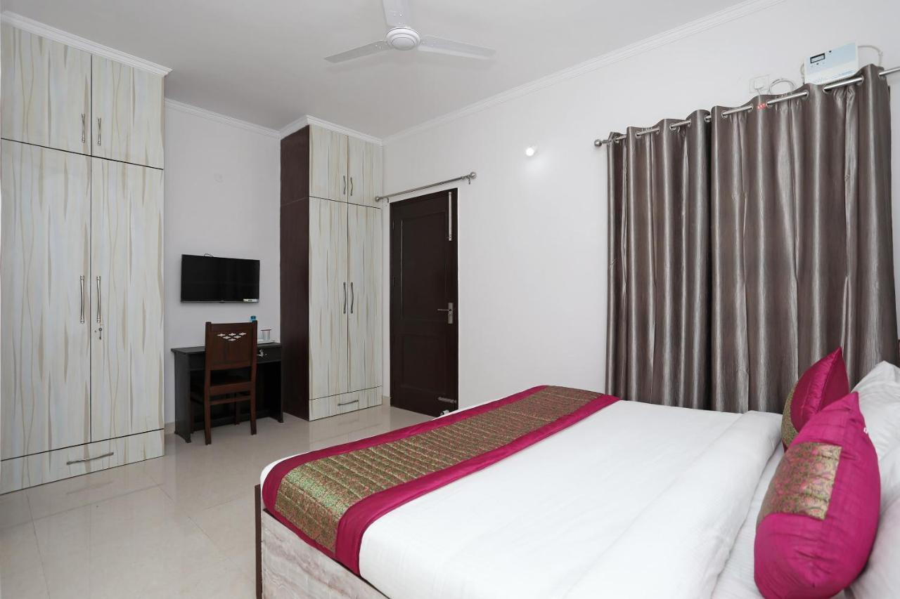 Oyo 11383 Go Hotel 3*