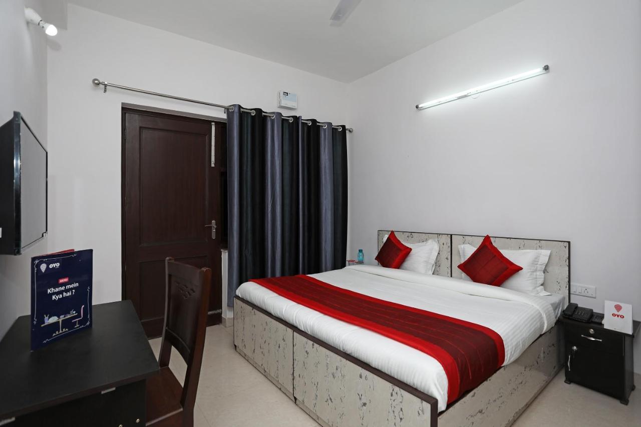Oyo 11383 Go Hotel 3*