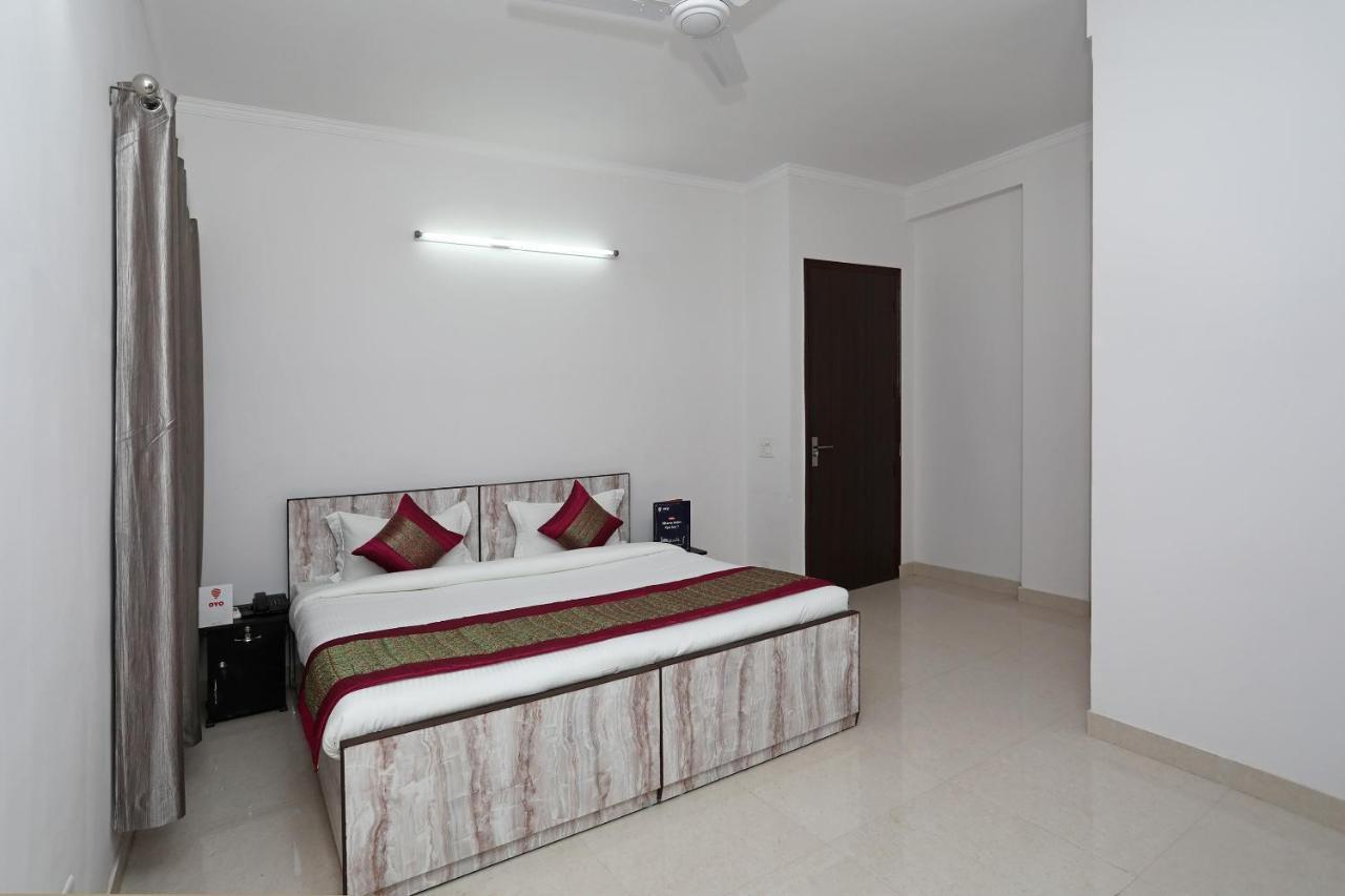 Oyo 11383 Go Hotel 3*