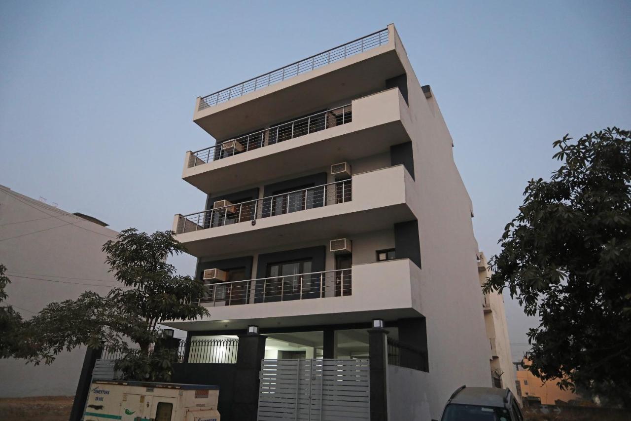 Oyo 11383 Go Hotel 3*