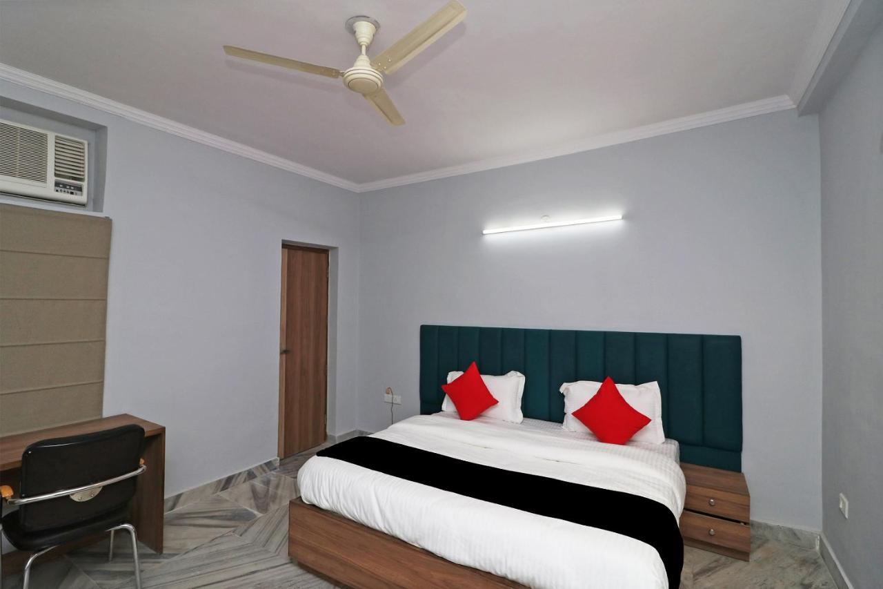 Hotel Capital O Esscon House Near Payal Cinema