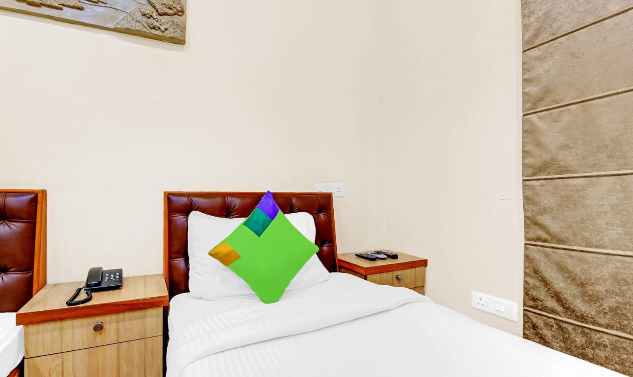 Hotel Treebo Sai Village Gold Souk - Sec 43 3*