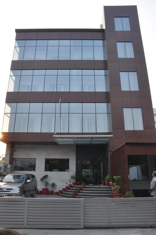 Imperial Pacific Hotel 3*