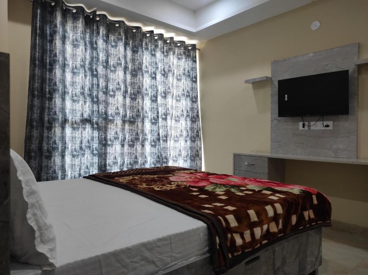 Guest house Rose Residency International, Artemis Hospital Road,