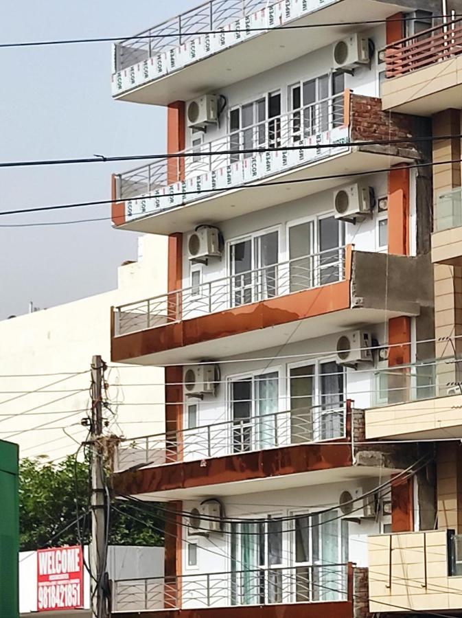 Rose Residency International, Artemis Hospital Road, Guest house